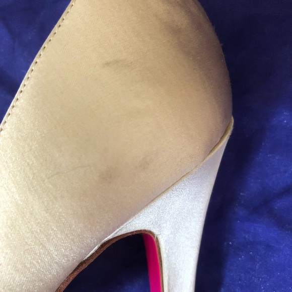 Sz9 RARE Betsey Johnson satin pumps w ruffle - Picture 4 of 13